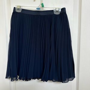 Navy blue flowy pleated Hollister skirt